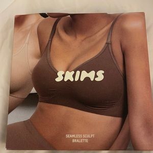 BNIB SEAMLESS SCULPT BRALETTE L OCHRE